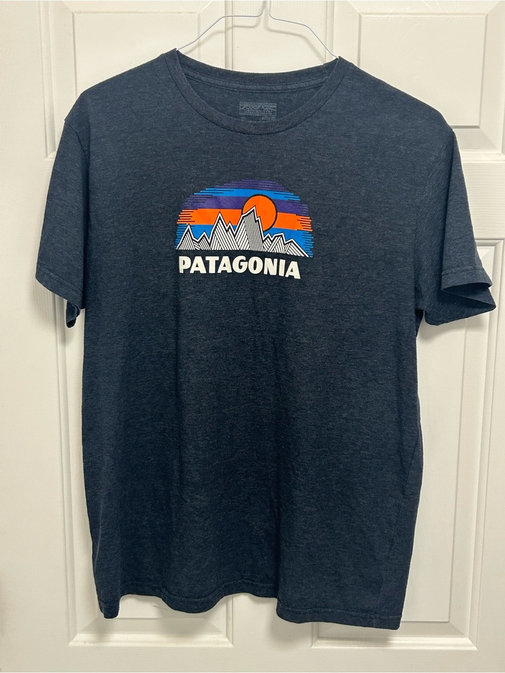 Patagonia Men's Graphic Logo T-Shirt in Charcoal XL Slim Fit